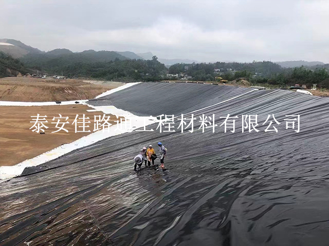 如何鋪設(shè)垃圾填埋場防滲膜能夠發(fā)揮好的作用？