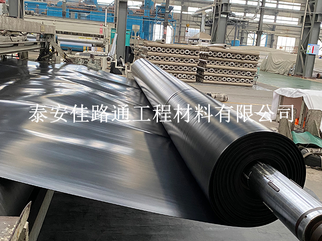 防滲土工膜施工中如何及時(shí)修復(fù)破損情況？