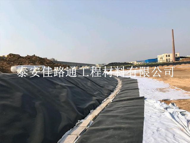 降低魚(yú)塘防滲土工膜表面異味是有方式方法的 降低魚(yú)塘防滲土工膜表面異味是有方式方法的