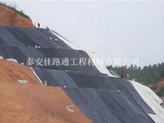 使用鋪設(shè)垃圾填埋場防滲膜須做好防護