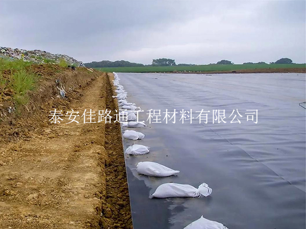 污水處理池防滲膜選購技巧：智選材料，守護(hù)水質(zhì)安全